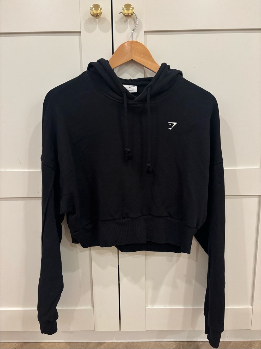 GYMSHARK 💪 Black Cropped Hoodie with Subtle Logo - M
